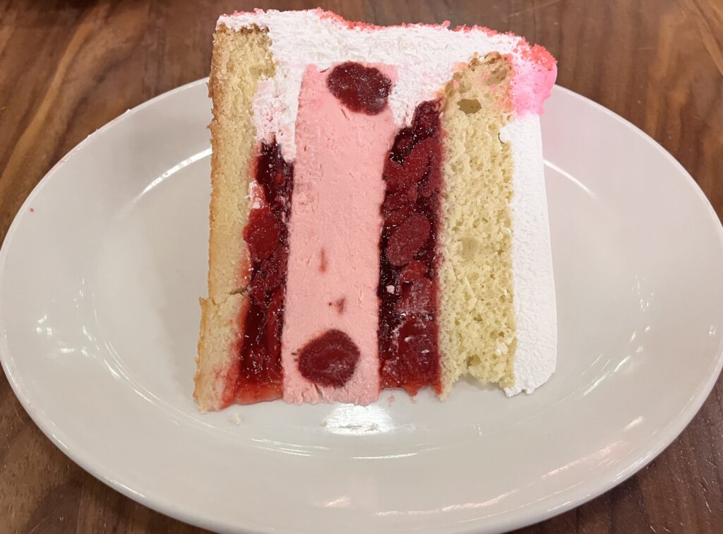 私がニューヨークで撮影したストロベリーチーズケーキ