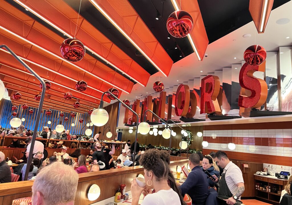 私がニューヨークで撮影したチーズケーキ店の内観