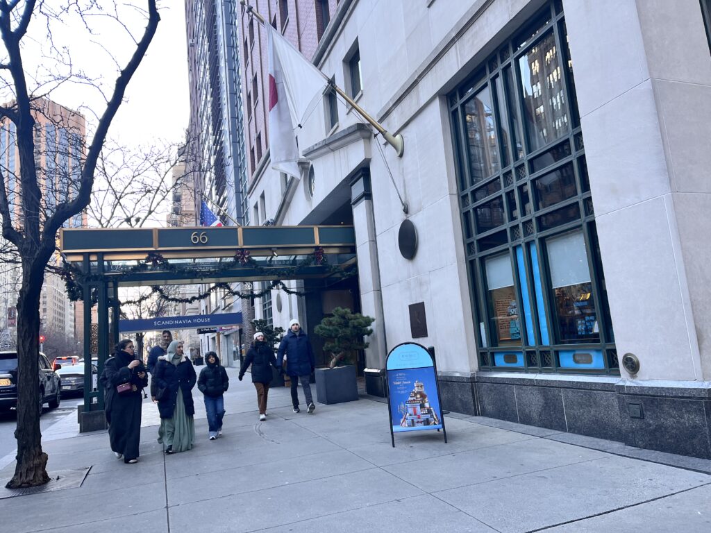 私がニューヨークで撮影したキタノホテル前