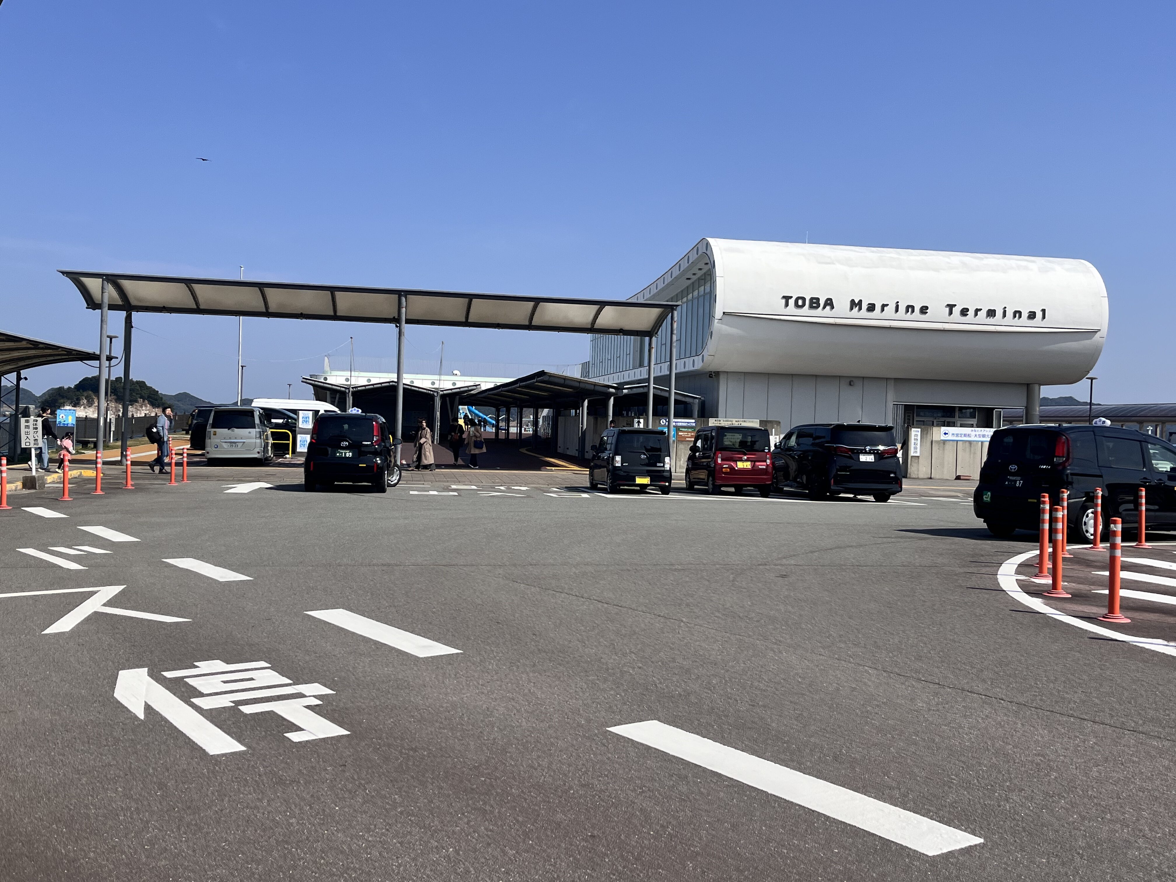 鳥羽マリンターミナルの外観、神島や周辺島々へのフェリー乗り場