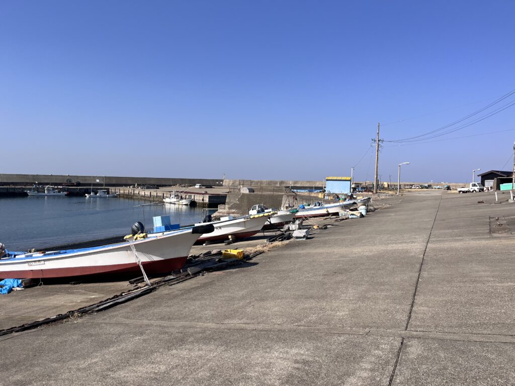 神島の波止場｜静かに佇む漁港と海の風景